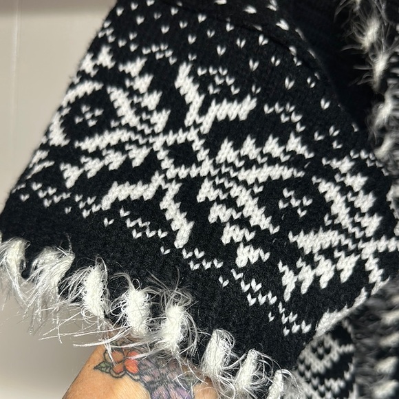 Westbound Petites Cardigan Sweater Wrap Shrug Fuzzy Fringe Womens - Picture 10 of 11